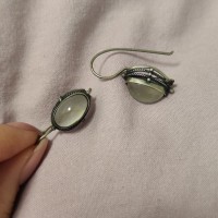 Потеряна сережка серебристая с дымчатым опалом