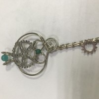 Кулон в виде ключа