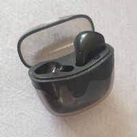 Найден кейс с наушником