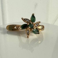 Утеряна золотая серьга с изумрудами