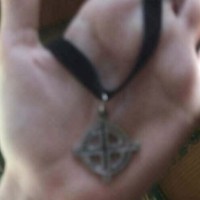 Потеряна подвеска в виде кельтского креста