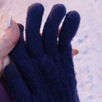 Потеряла перчатку