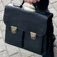 Потерял чёрный кожаный портфель с документами