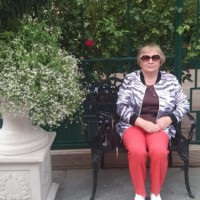 Выронила браслет не заметила что рядом лежит