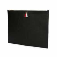 Потеряна чёрная кожаная папка.