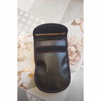 Черный чехол с ключем от машины