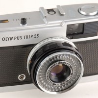 Фотоаппарат Olympus TRIP 35 в черной сумке Nike SB