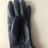 Потеряна темно синяя кожаная перчатка